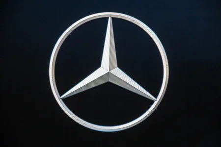 Mercedes сотрудничает с художниками NFT, чтобы отметить серию G-Class